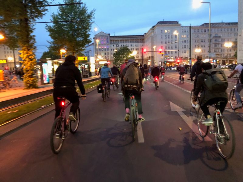 Lots of people on bicycles take over Warschauerstraße